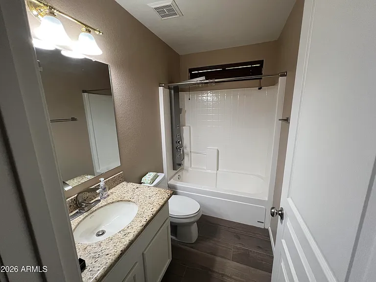 2240 E Mariposa Grande — Photo 14