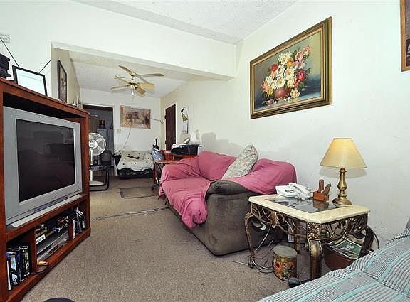 3rd image of 240 W Lexington Ave