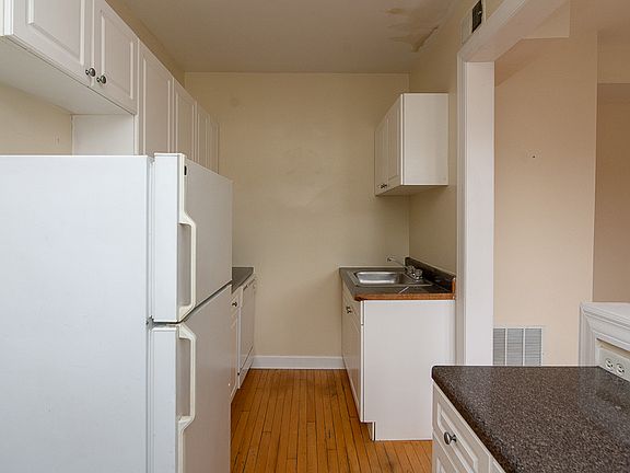 4th image of 554 W Aldine Ave APT 2W