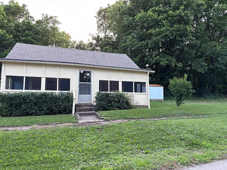 301 N Kates Ave — Photo 1