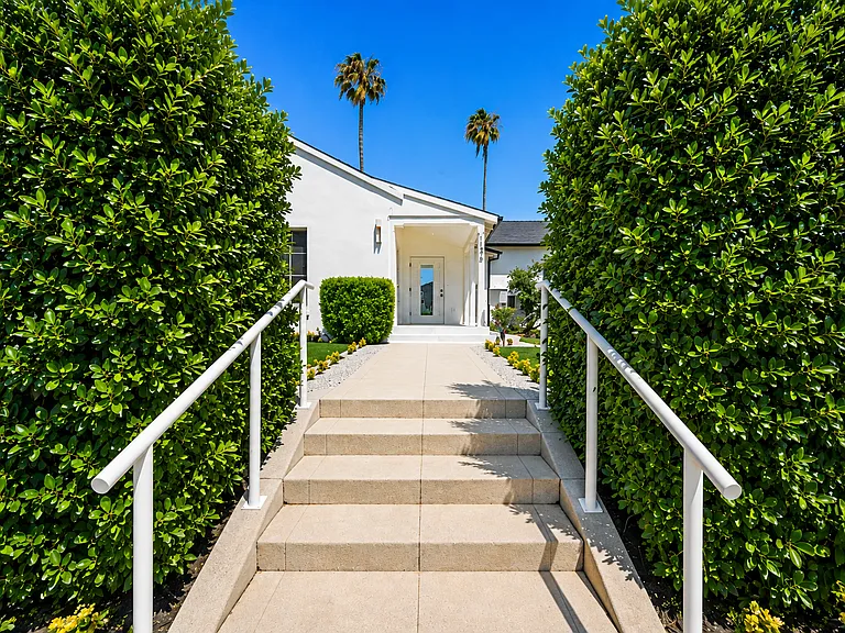 1136 S Ridgeley Dr — Photo 25