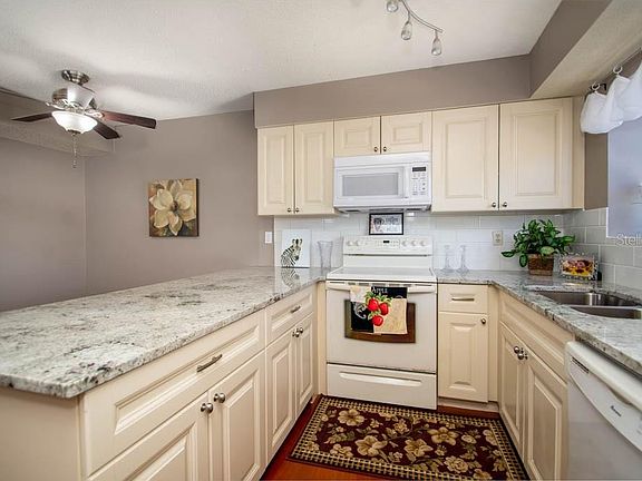 5th image of 639 Michigan Blvd APT 200