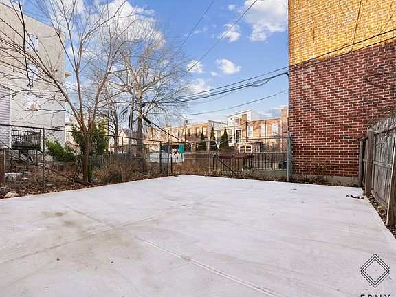 5th image of 379 Hawthorne St #1C