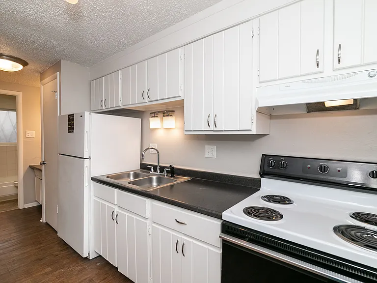 1280 Clayton St. Apartments — Photo 17