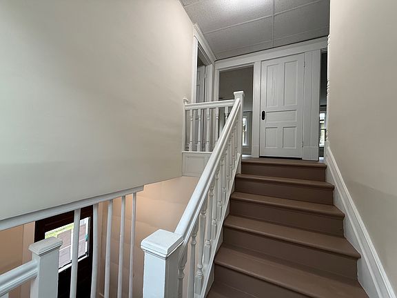 2nd image of 528 Front St #B