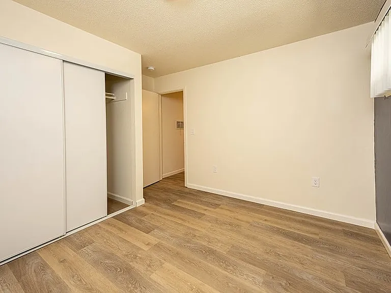 LOTUS APARTMENTS — Photo 15