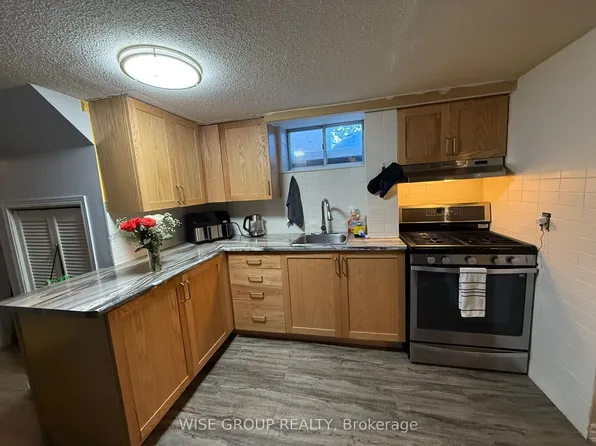 18 Sonnet Ct #Basement, Toronto, ON M6L 1J7