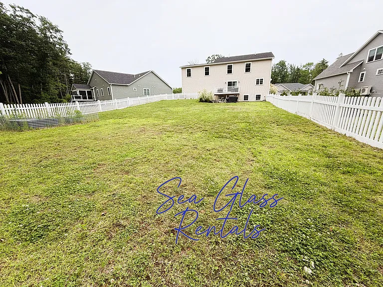Beacon Dr — Photo 44