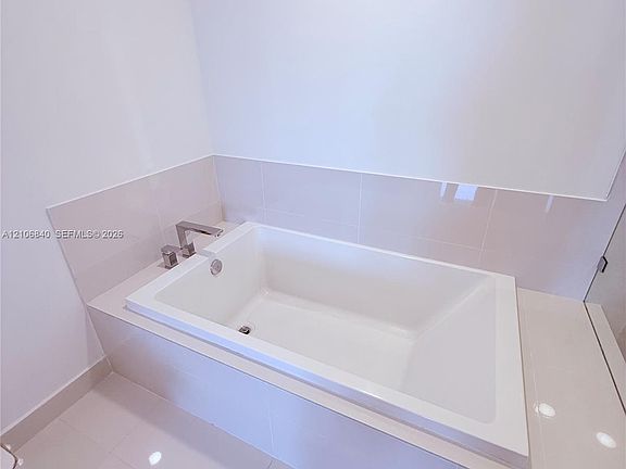 5th image of 55 SW 9th St Unit 3903