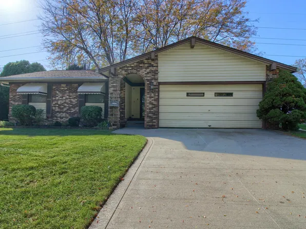 18152 Alvaro Ave, Brownstown, MI 48193