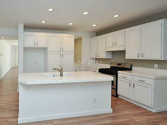 2nd image of 657 Elliot Peak Ave