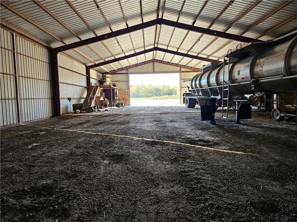 915 E Katy St, Scammon, KS 66773