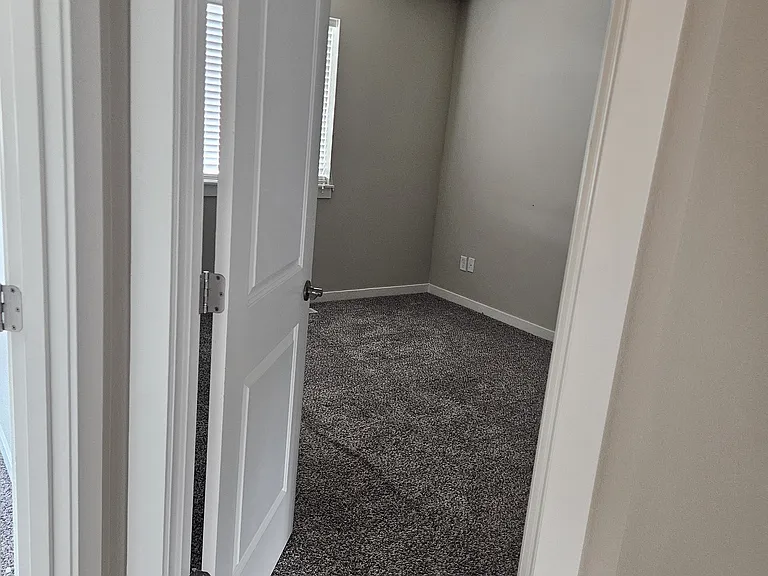 13714 NE 64th Cir — Photo 16