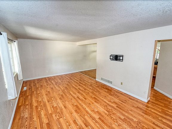 2nd image of 386 Sunmountain Dr