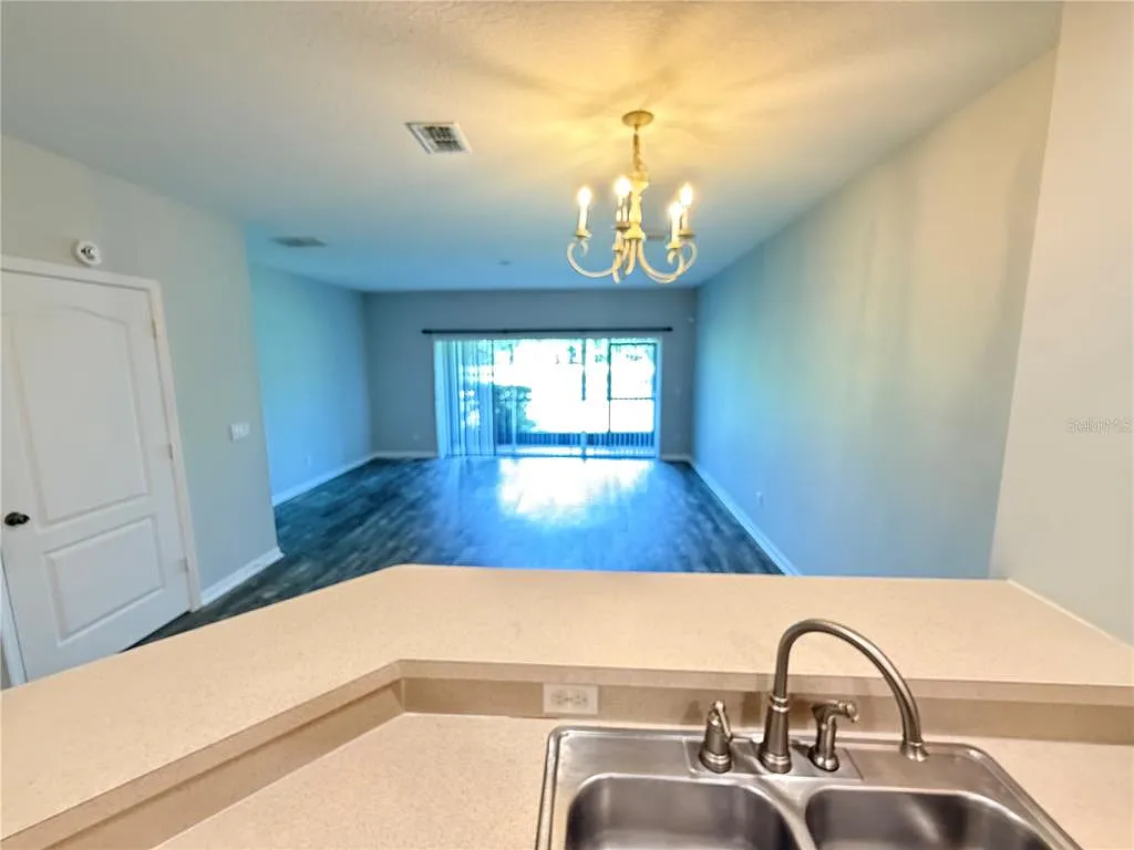 2 bed, 2.5 bath, 1304 sqft, $1,895 — Photo 4