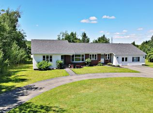16 North St, Newport, ME 04953