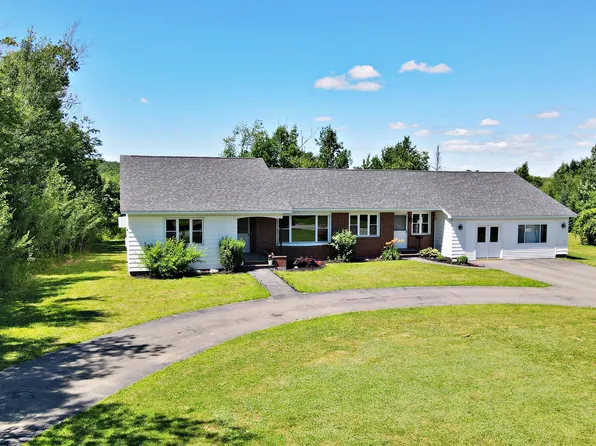 16 North Street, Newport, ME 04953