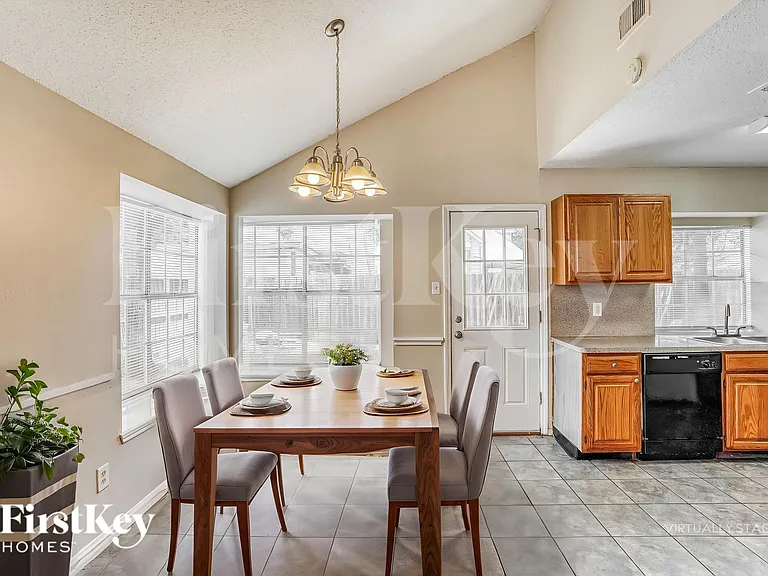 18614 Seaton Dr — Photo 8