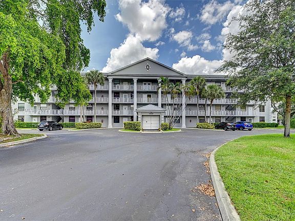 4th image of 1530 Whitehall Dr APT 102