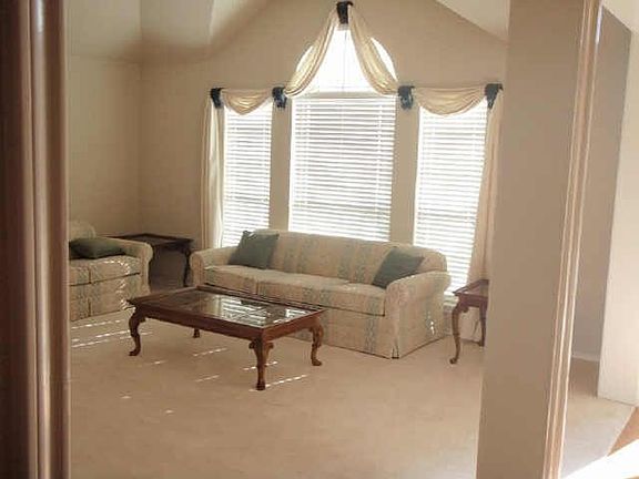 4th image of 6447 Parkmont Dr