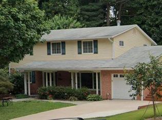 5417 Gainsborough Dr, Fairfax, VA 22032