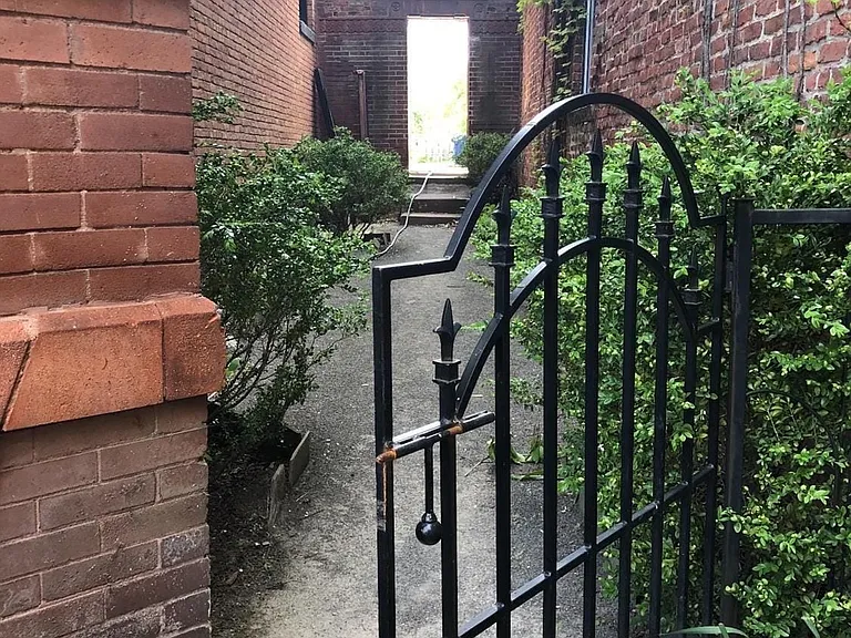 420 Warren St #3R — Photo 17
