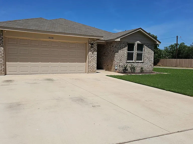 1638 Merchant St — Photo 39
