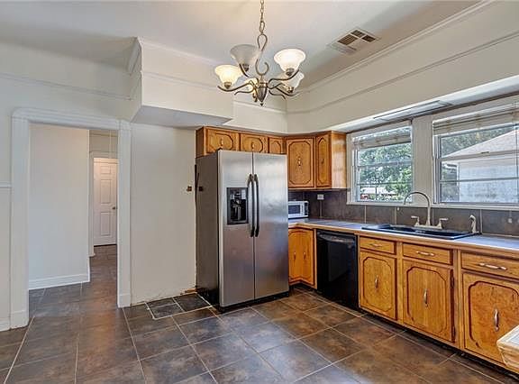 3rd image of 2022 W Beauregard St