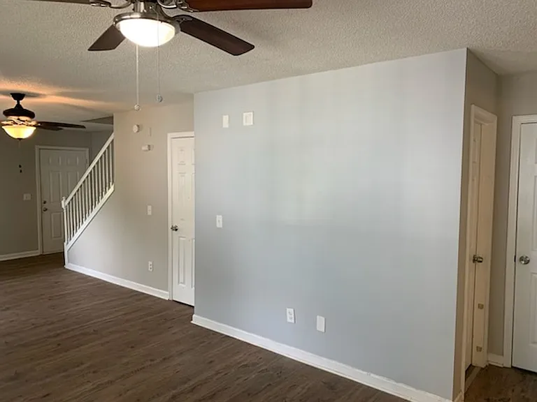 106 Winterberry Ln — Photo 2