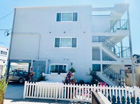 1bd/1ba Located Between The Beach & Mission Bay! Unit Is Being Completely Remodeled! Only $2,295/Mo, 1 br / 1.0 ba, $2295
