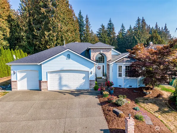 17923 W Country Club Dr, Arlington, WA 98223