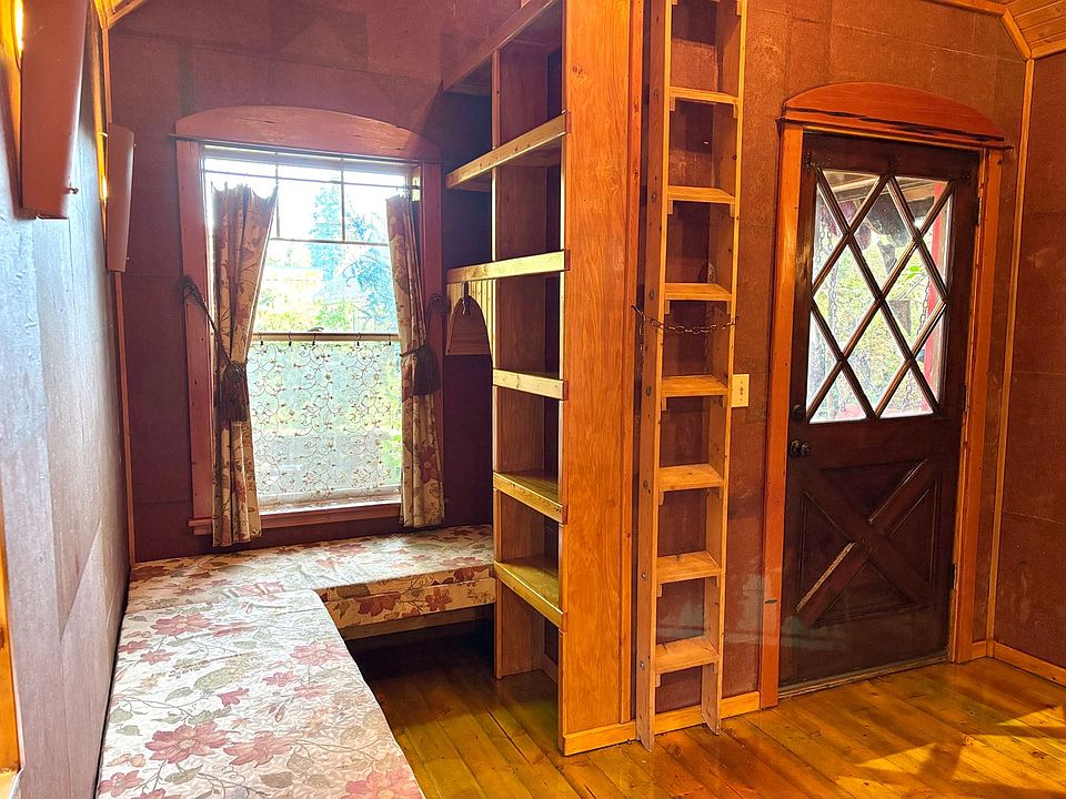 Building Photo 5
