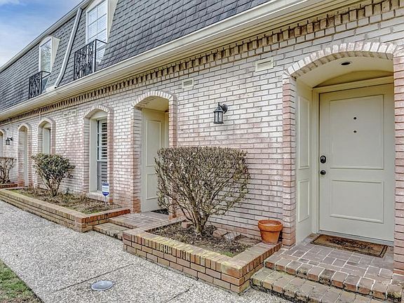 4th image of 2720 Briarhurst Dr APT 24