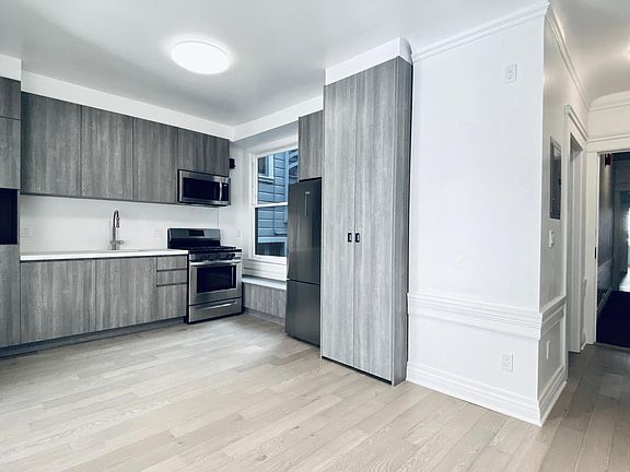 2nd image of 946 Jones St #5