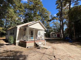 812 Aberdeen Rd, Laurinburg, NC 28352