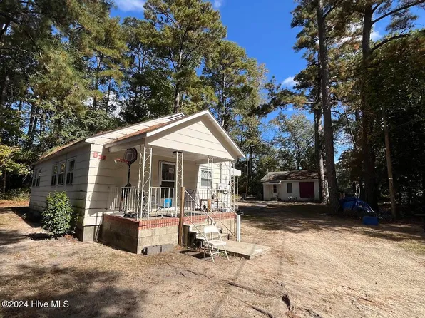 812 Aberdeen Road, Laurinburg, NC 28352