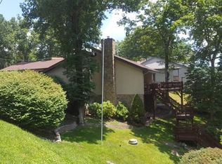 17 Flat Top Lake Rd, Ghent, WV 25843