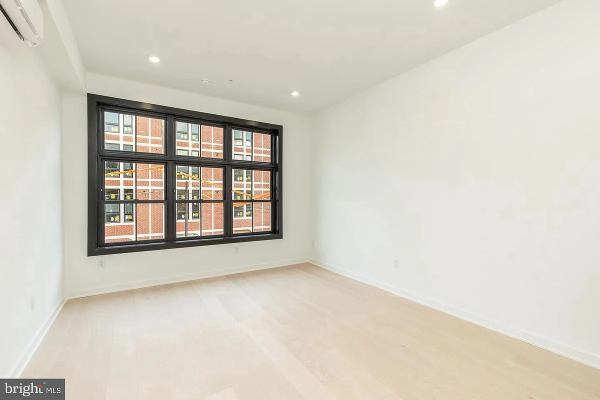 Building Photo - 2414 Frankford Ave #5