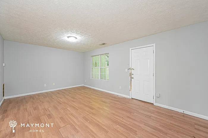 3 bed, 2.5 bath, 1560 sqft, $1,645 — Photo 4