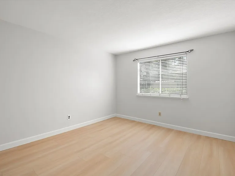 1446 Chateau Cmn #104 — Photo 12