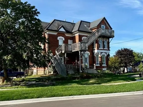 75 McIntyre Cres #9, Halton Hills, ON L7G 1N5