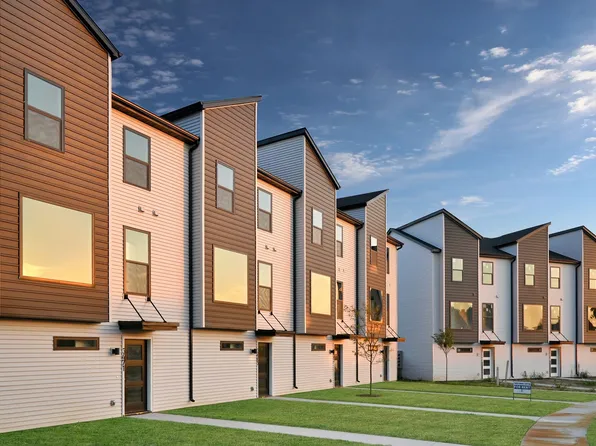 3431 Glenbrook Cir S, Bettendorf, IA 52722