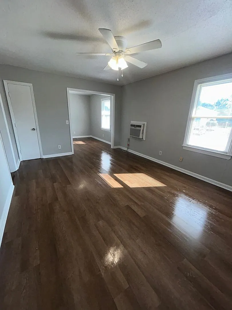 Upstairs 2 bedroom - Near Columbia Airport — Photo 2
