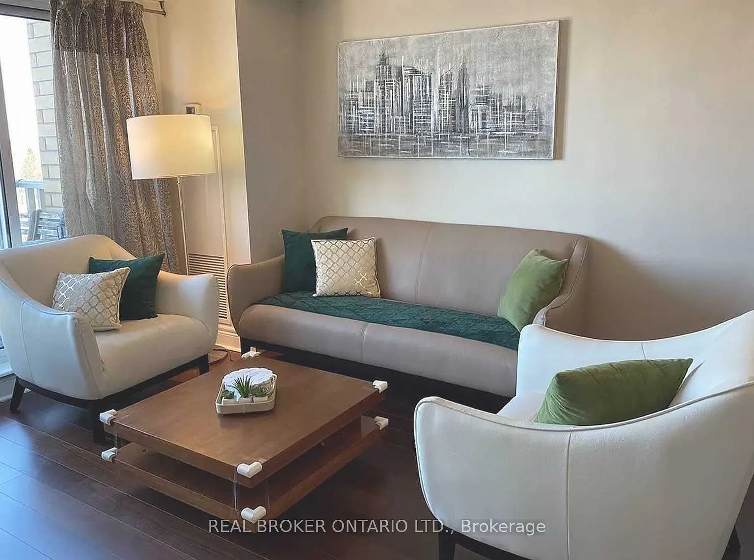 Portrait Condos — Photo 4