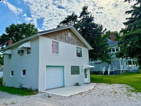 304 McKay St, Macon, MO 63552