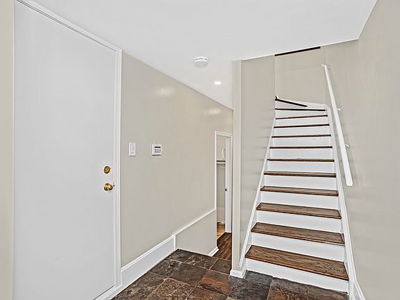 2nd image of 1750 W Julian St APT 6