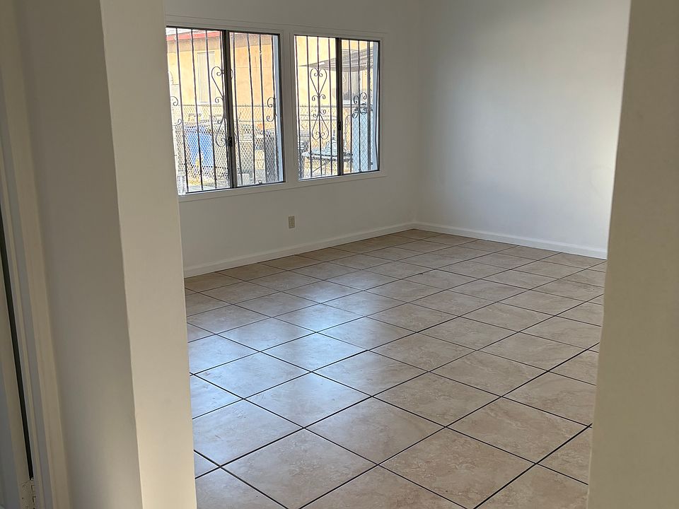 1st image of 4122 E 61st St #2