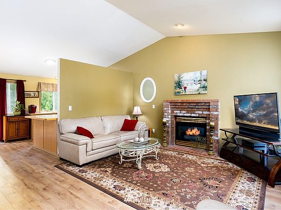 5th image of 513 21st Avenue Ct E