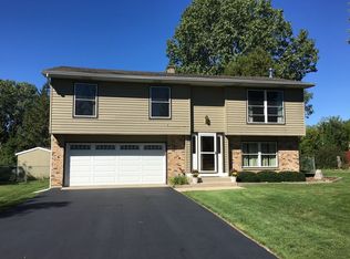 646 English Ln, Winthrop Harbor, IL
