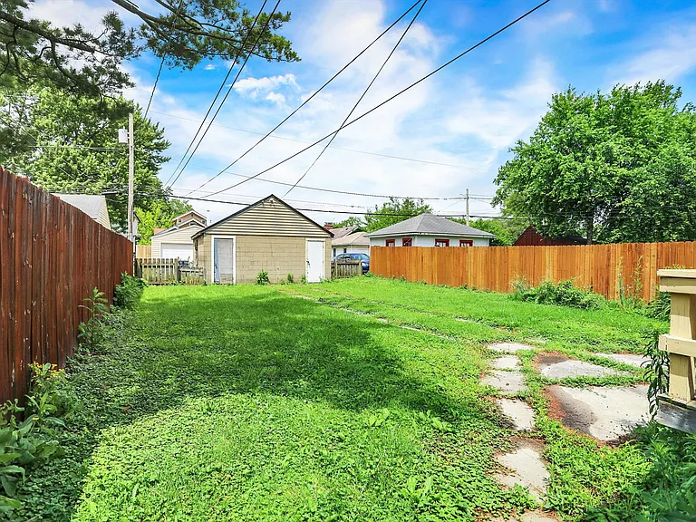 628 N Riley Ave — Photo 33